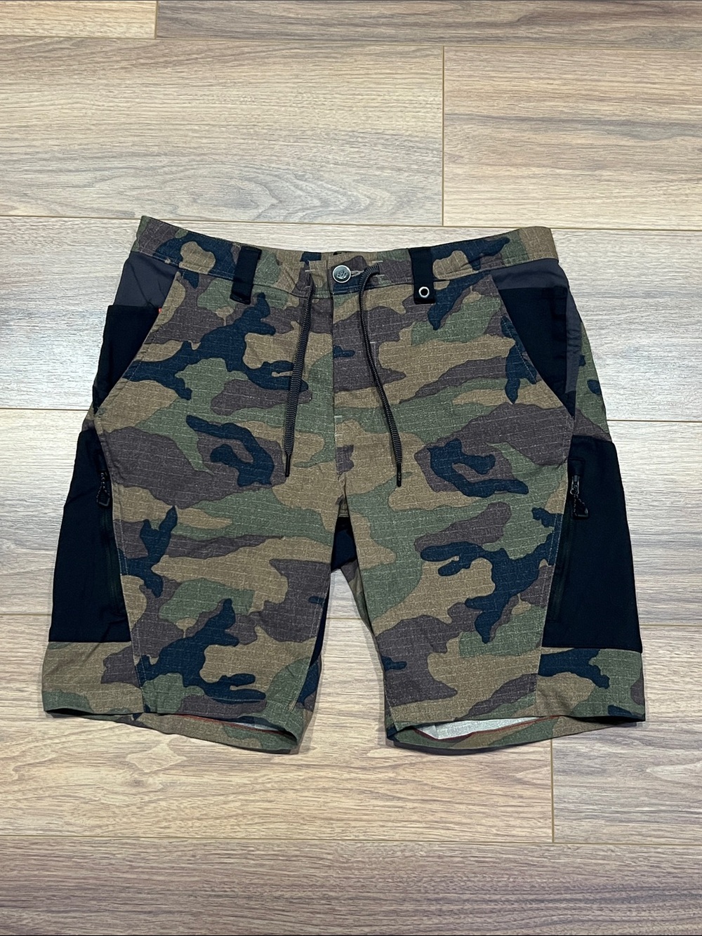 686 Anything Hybrid Short in Dark Camo Size 34